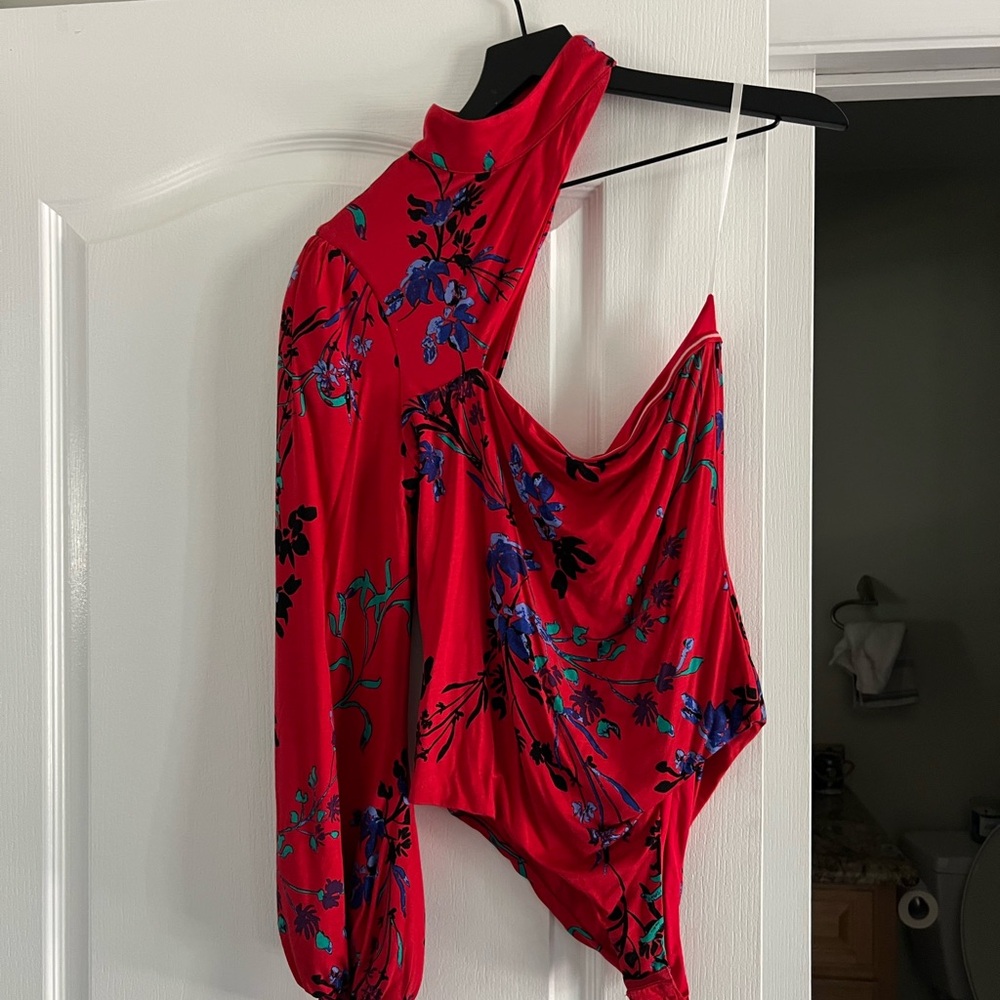 House of Harlow 1960 Red and Blue One Shoulder Body Suit